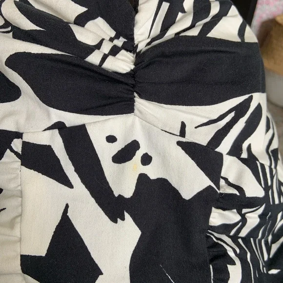 Elegant Black and White Patterned Dress - Picture 7 of 7